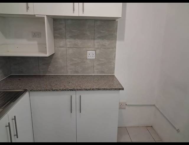 1 BEDROOM FLAT TO LET IN COWIES HILL